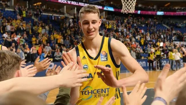 更体现出他 更体现出他