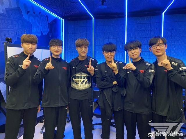 这种表现背 这种表现背